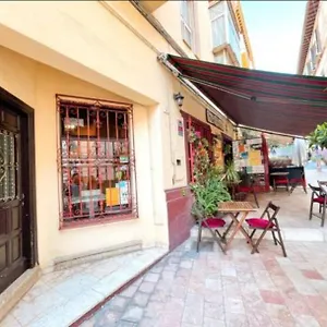 https://apartamento-centrico-muy-luminoso-junto-al-teatro.hotelsinnerja.org
